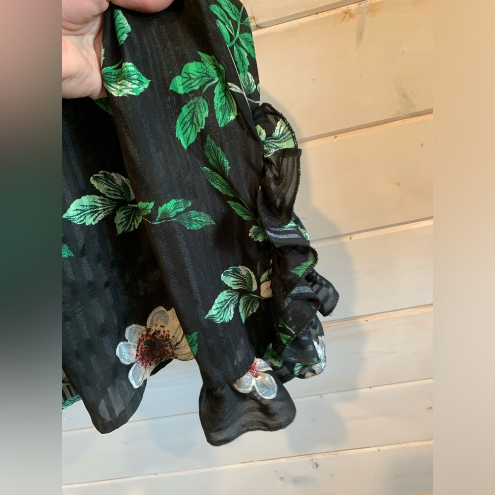 Black Tape_ | Semi-sheer Floral Blouse - Picture 2 of 5
